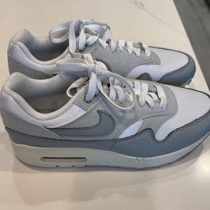Nike Air Max 1 pure platinum sz8 euc